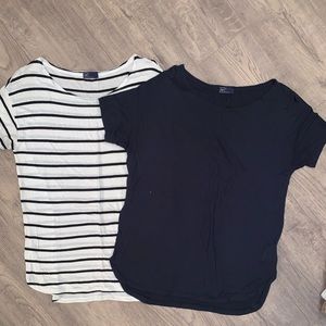 Bundle of 2 like new Gap tees size M